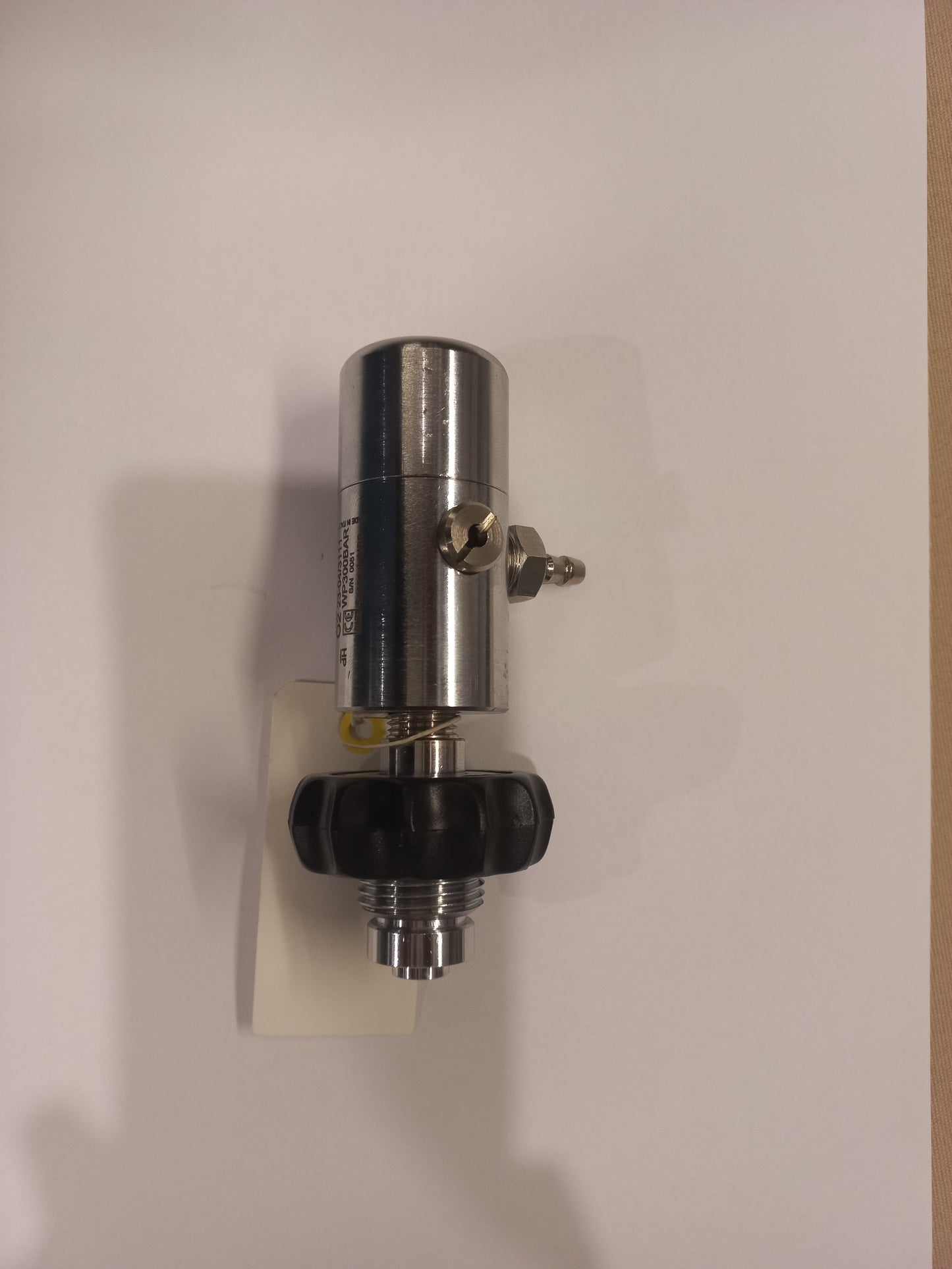 GAS ANALYZING PRESSURE REDUCER DIN